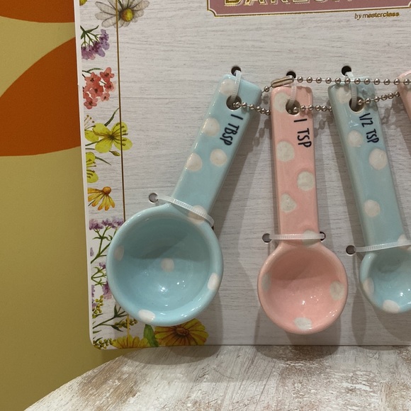 The Bakeshop Measuring Spoons & Spatula & Cookie Cutter Bundle - Picture 3 of 10